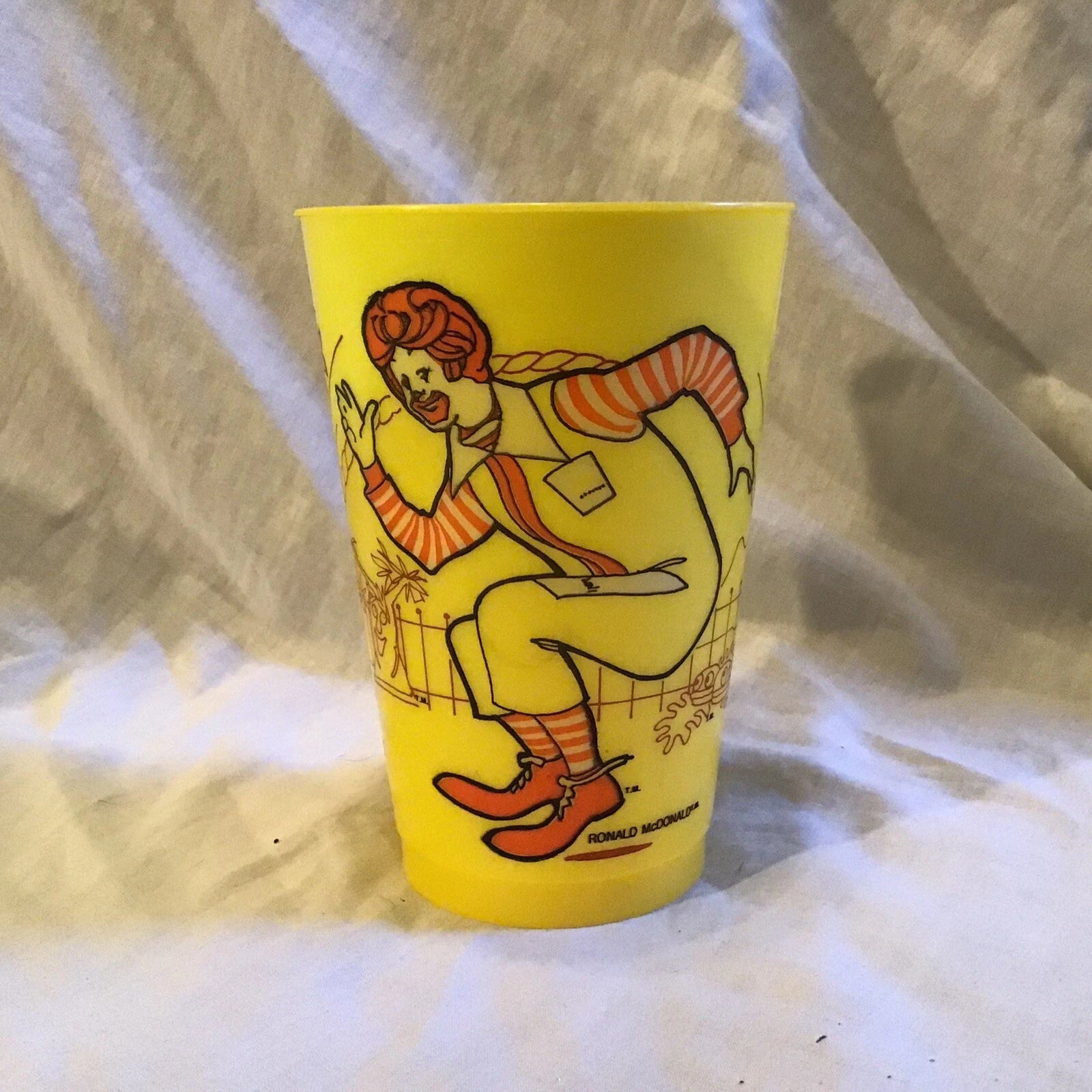 McDonald's Plastic Mealtime Plates Set Of 4 Plus 6 Plastic Drinking Glasses 1978 | eBay